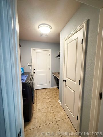 831 W 148th Street S, Glenpool, OK 74033