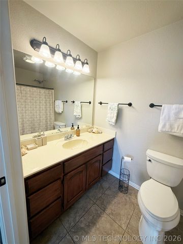 831 W 148th Street S, Glenpool, OK 74033