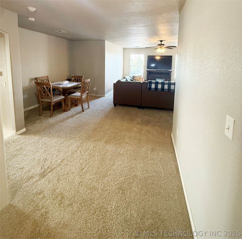831 W 148th Street S, Glenpool, OK 74033