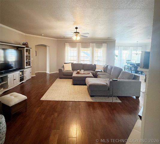 831 W 148th Street S, Glenpool, OK 74033