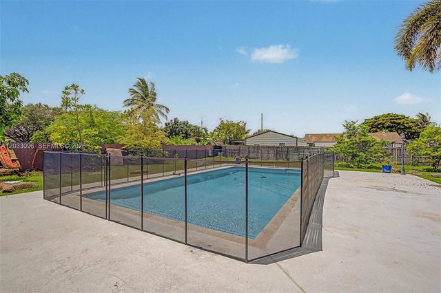 1475 NW 19 ST, Homestead, FL 33030