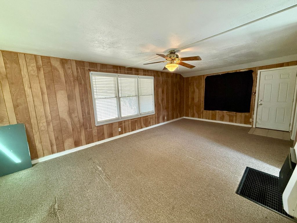 Image 6 of property listing at 216 S Jackson Street, San Angelo, TX 76901