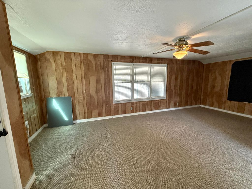 Image 7 of property listing at 216 S Jackson Street, San Angelo, TX 76901