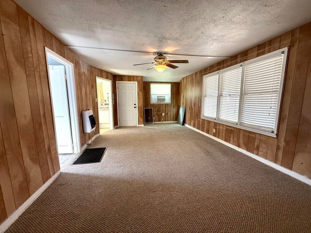 Image 8 of property listing at 216 S Jackson Street, San Angelo, TX 76901