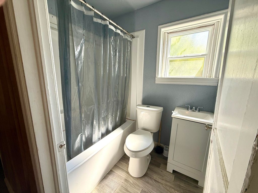 Image 9 of property listing at 216 S Jackson Street, San Angelo, TX 76901