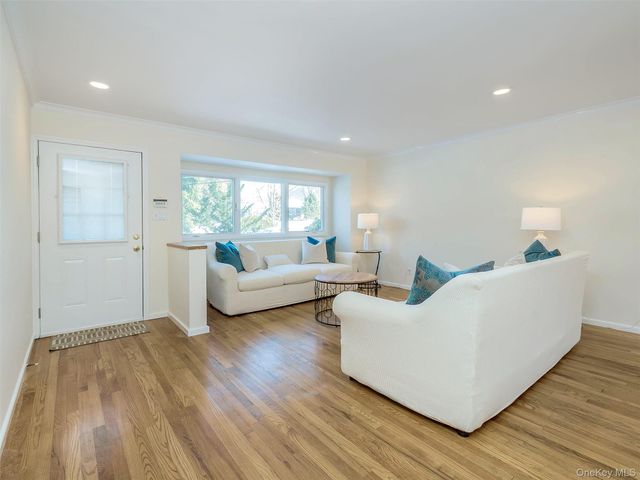 4 Chevy Chase Road, Huntington, NY 11743