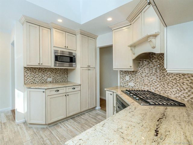 4 Chevy Chase Road, Huntington, NY 11743