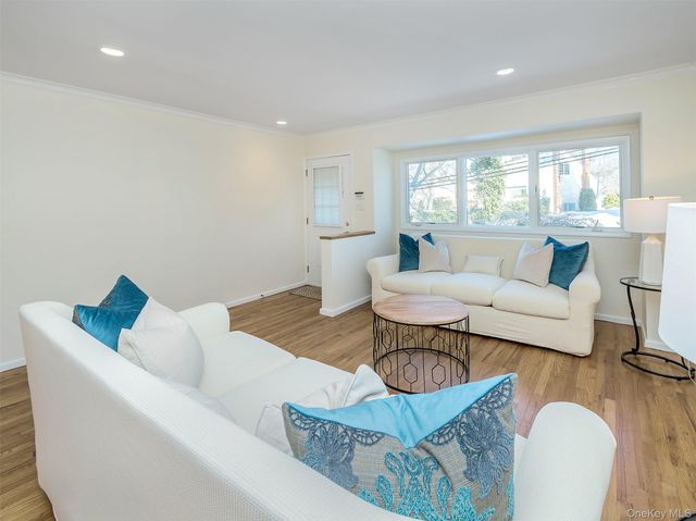 4 Chevy Chase Road, Huntington, NY 11743