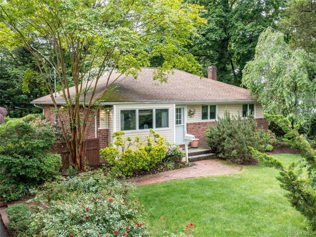 4 Chevy Chase Road, Huntington, NY 11743