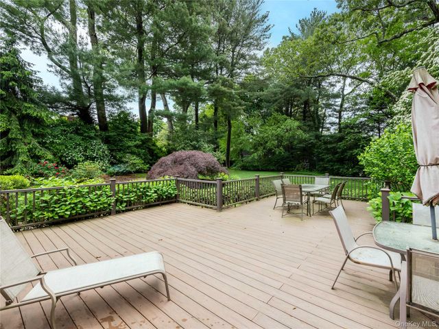 4 Chevy Chase Road, Huntington, NY 11743