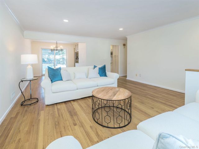 4 Chevy Chase Road, Huntington, NY 11743