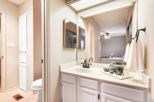 2412 Wild Turkey W, San Antonio, TX 78232