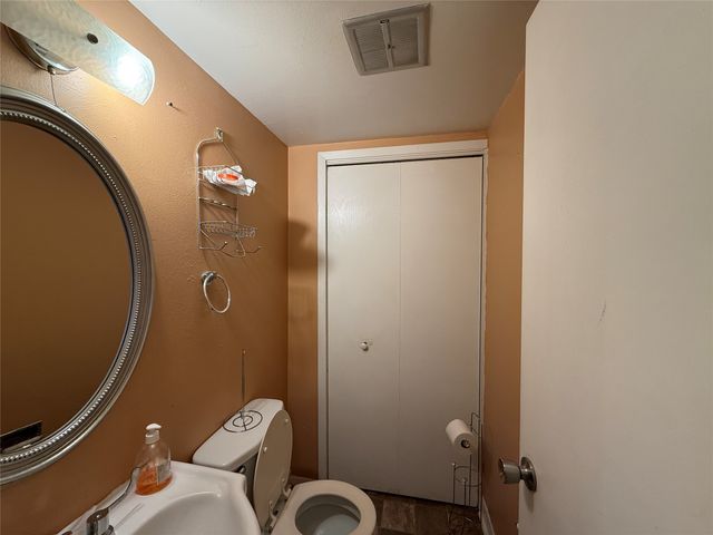 1303 E 17th Street, Des Moines, IA 50316