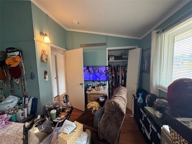 1303 E 17th Street, Des Moines, IA 50316