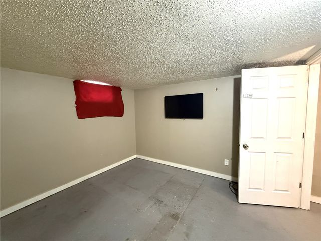 1303 E 17th Street, Des Moines, IA 50316