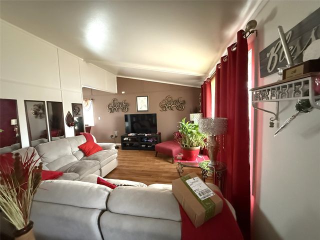 1303 E 17th Street, Des Moines, IA 50316