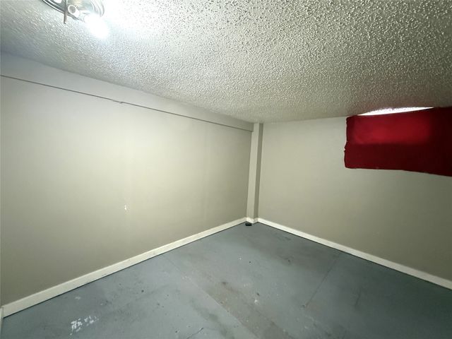 1303 E 17th Street, Des Moines, IA 50316