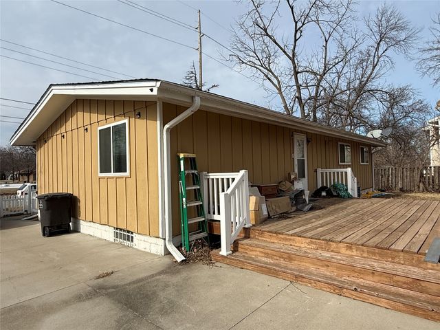 1303 E 17th Street, Des Moines, IA 50316