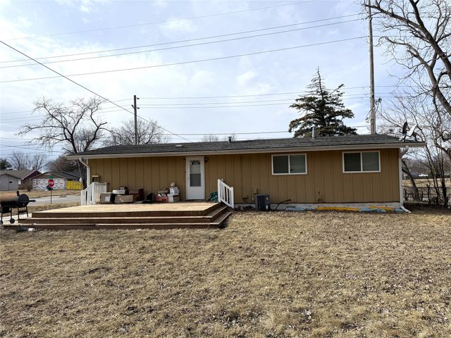 1303 E 17th Street, Des Moines, IA 50316