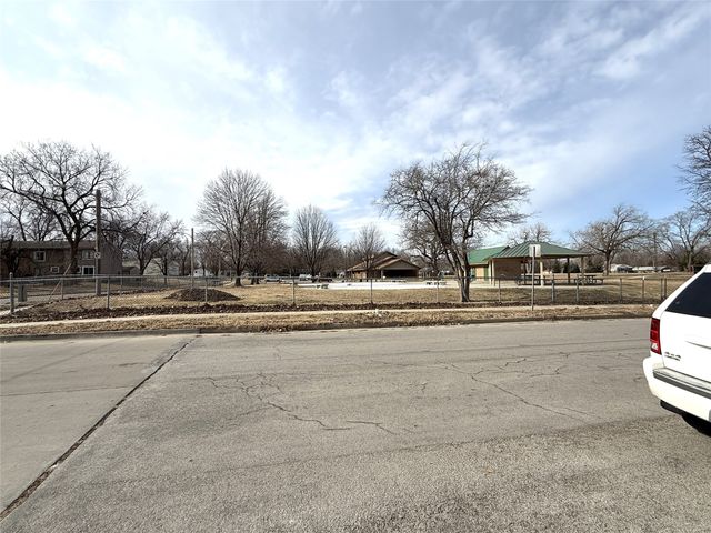 1303 E 17th Street, Des Moines, IA 50316