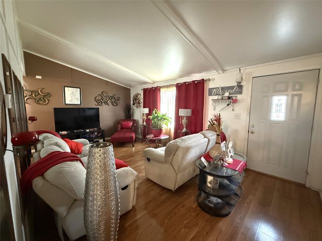 1303 E 17th Street, Des Moines, IA 50316