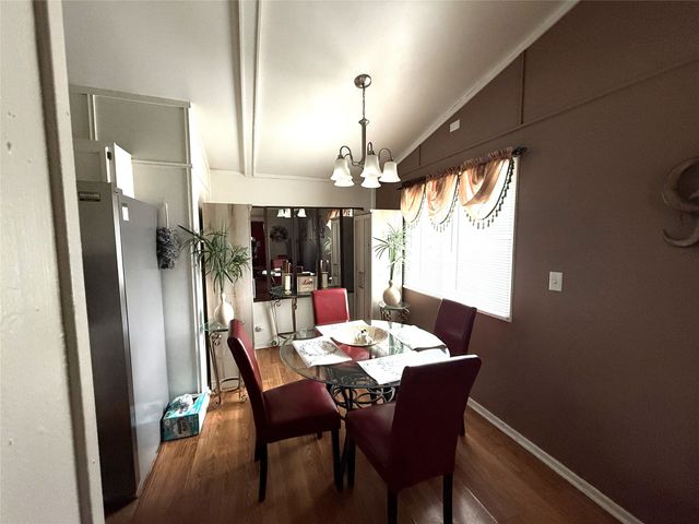 1303 E 17th Street, Des Moines, IA 50316