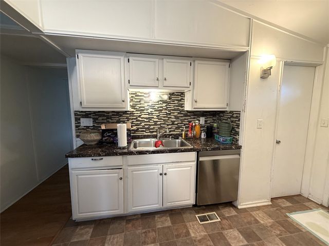 1303 E 17th Street, Des Moines, IA 50316