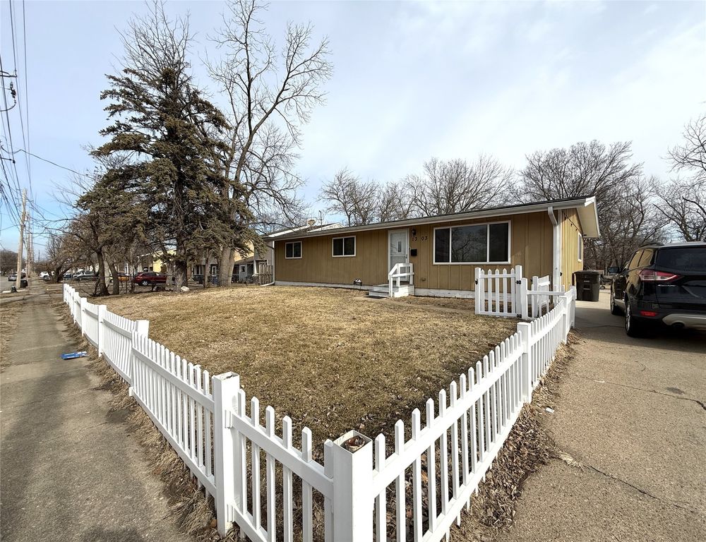 1303 E 17th Street, Des Moines, IA 50316