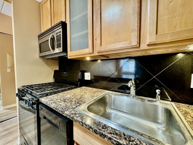 5616 N Kenmore Avenue 2E, Chicago, IL 60660