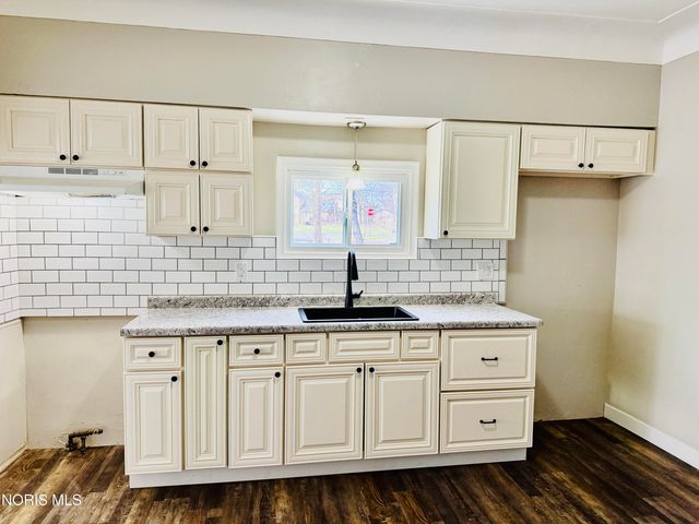 219 Storrs, Toledo, OH 43609