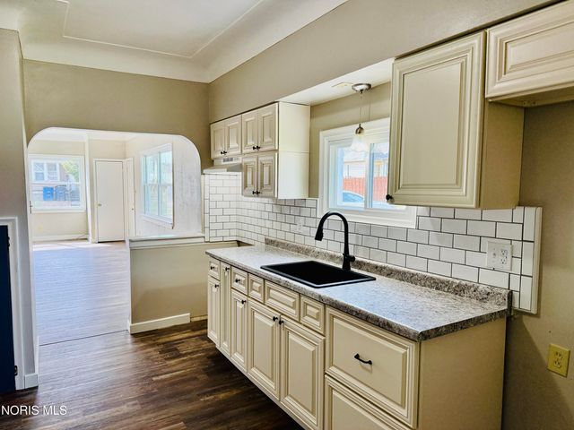 219 Storrs, Toledo, OH 43609