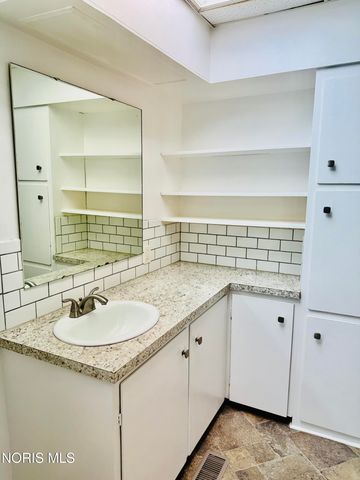 219 Storrs, Toledo, OH 43609