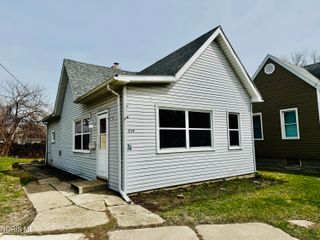 219 Storrs, Toledo, OH 43609
