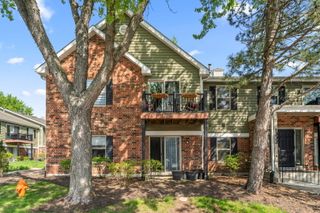 1332 McDowell Road 201, Naperville, IL 60563