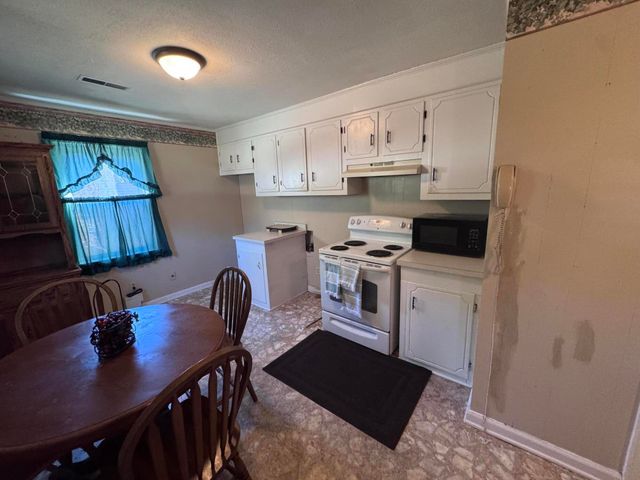 1002 Poplar Street, Walterboro, SC 29488