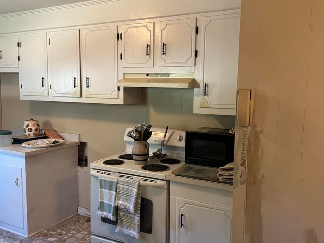 1002 Poplar Street, Walterboro, SC 29488