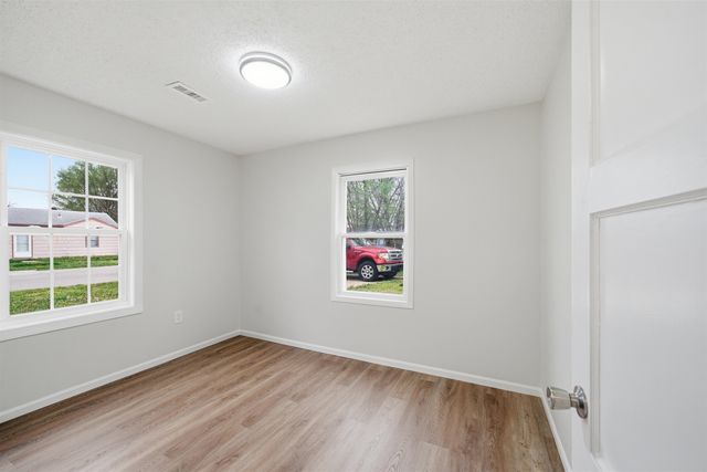 4633 S Hemlock Ave, Wichita, KS 67216