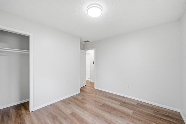 4633 S Hemlock Ave, Wichita, KS 67216