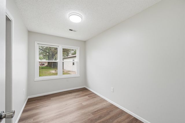 4633 S Hemlock Ave, Wichita, KS 67216