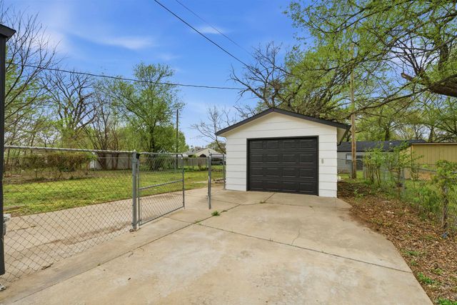 4633 S Hemlock Ave, Wichita, KS 67216