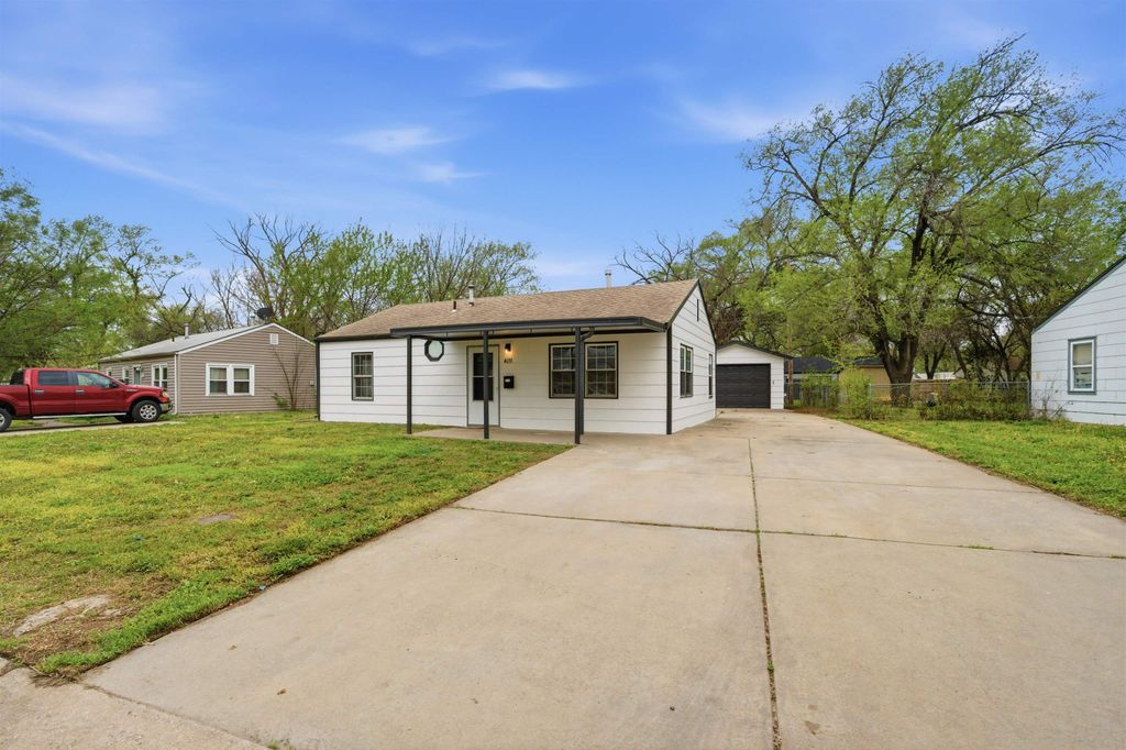 4633 S Hemlock Ave, Wichita, KS 67216