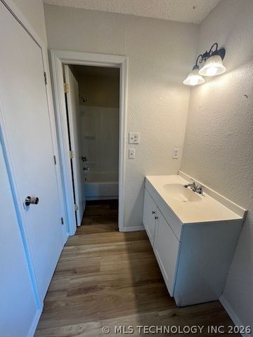 12011 E 89th Place North, Owasso, OK 74055