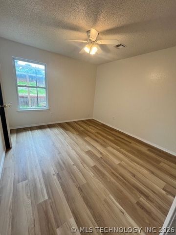 12011 E 89th Place North, Owasso, OK 74055