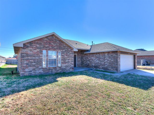 704 NW 21st Street, Moore, OK 73160