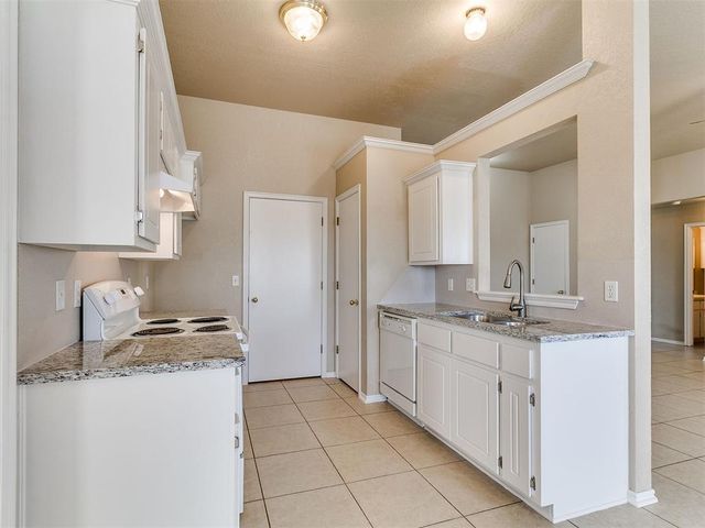 704 NW 21st Street, Moore, OK 73160