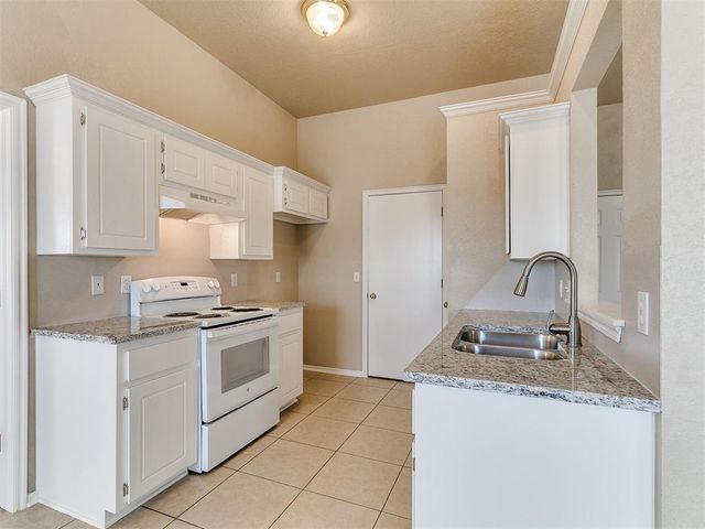 704 NW 21st Street, Moore, OK 73160