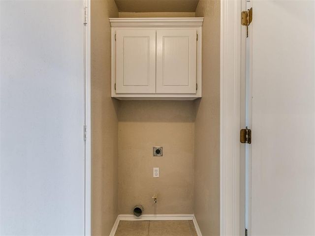 704 NW 21st Street, Moore, OK 73160