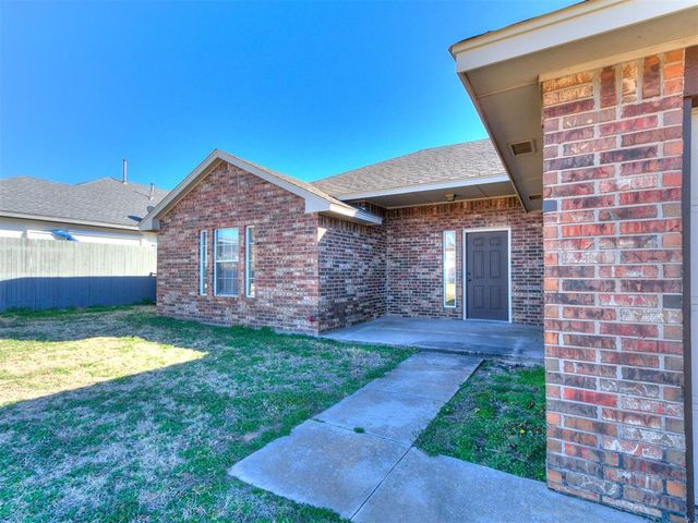 704 NW 21st Street, Moore, OK 73160