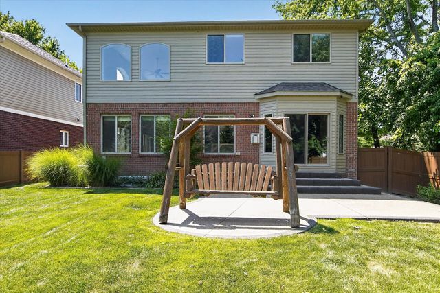 28000 Worthington Street, Saint Clair Shores City, MI 48081