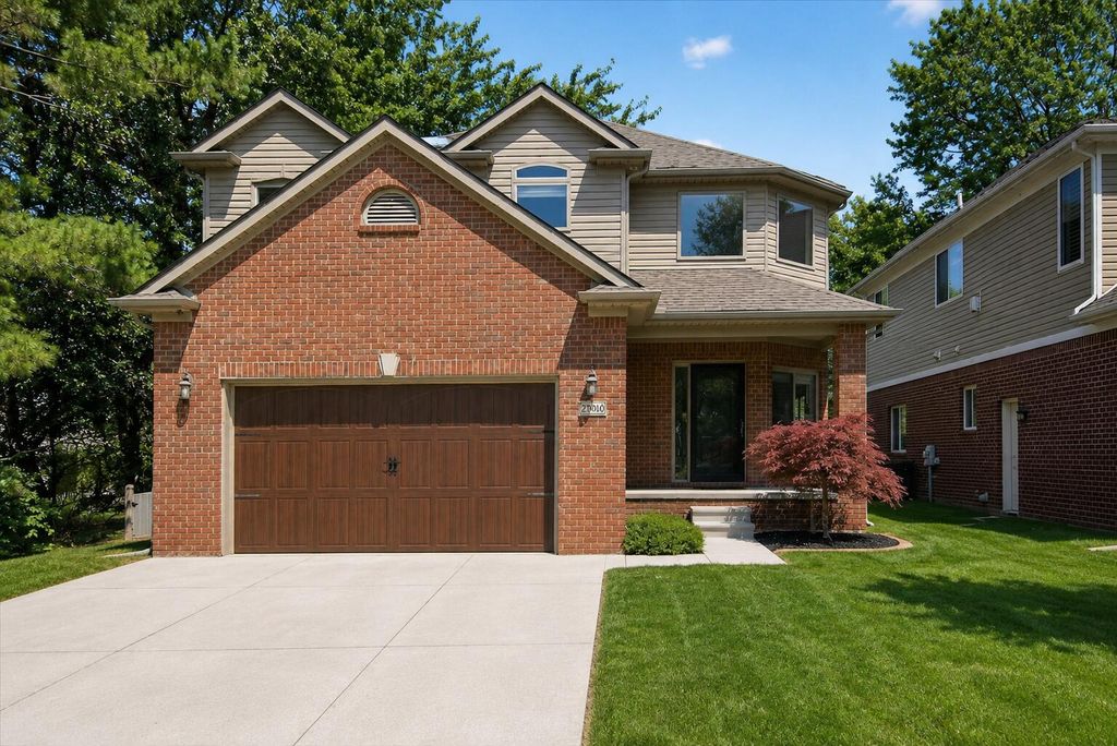 28000 Worthington Street, Saint Clair Shores City, MI 48081